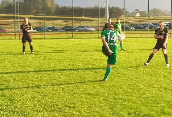 Pogoń Godzianów przegrywa z GLKS Wołucza 0:3 w premierze sezonu
