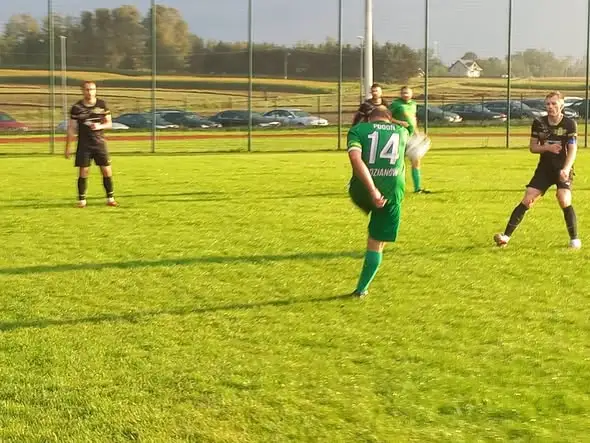 Pogoń Godzianów przegrywa z GLKS Wołucza 0:3 w premierze sezonu