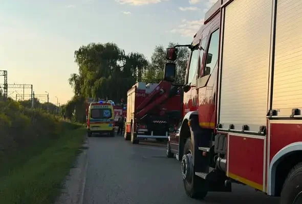Wypadek na ulicy Sierakowickiej w Skierniewicach – droga zablokowana