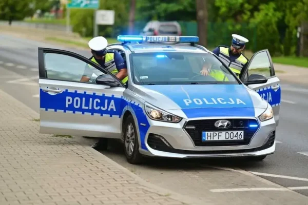 Bezpieczny powrót z wakacji – policyjne apele i zasady, które ratują życie