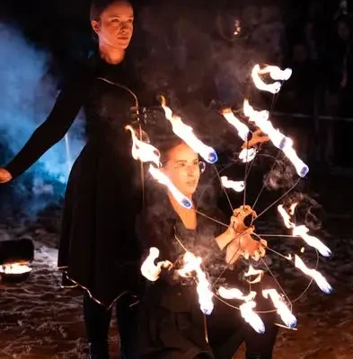 Ember Fireshow rozświetlił plażę nad Zalewem Zadębie na zakończenie wakacji