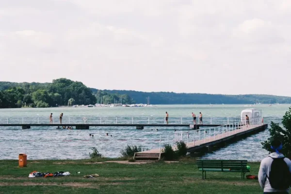 Kąpielisko nad Zalewem Zadębie w Skierniewicach otwarte – woda czysta, bez sinic