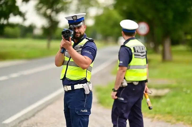 21-latek pędził 103 km/h w obszarze zabudowanym w Chlebowie. Nie miał prawa jazdy