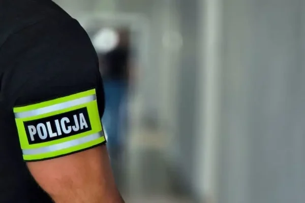 Oszuści podszyli się pod policjanta – seniorka straciła oszczędności życia
