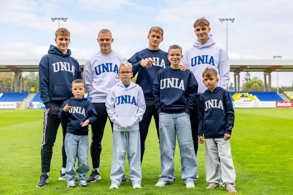 Nowe gadżety kibica dostępne w punkcie sprzedaży przy stadionie