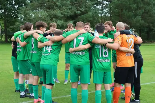 Pogoń Godzianów remisuje 4:4 z Manchatanem Nowy Kawęczyn w klasie A