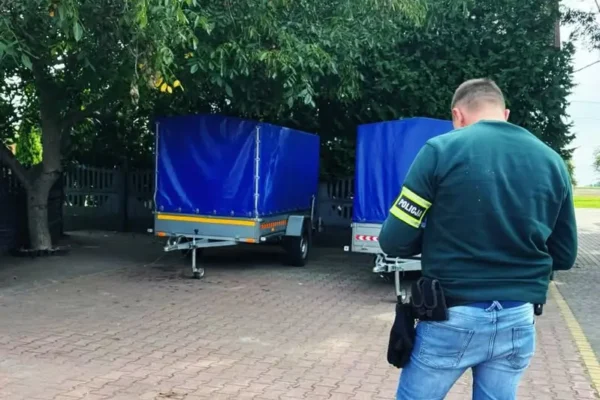 Skierniewiccy kryminalni odzyskali 5 przyczep. Dwóch mężczyzn zatrzymanych