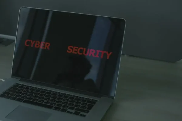 Cyberbezpieczeństwo w Skierniewicach: policjantki ostrzegały przed oszustwami w sieci