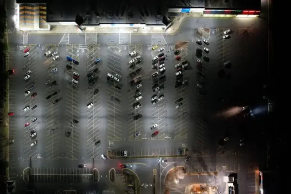 Parkowanie z kulturą – policja z Skierniewic apeluje o rozwagę na parkingach
